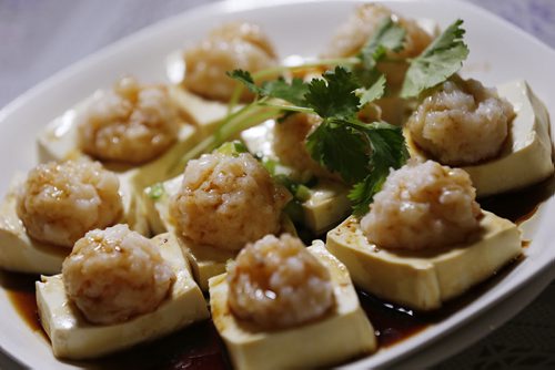 December 14, 2015 - 151214  -  Steamed tofu with shrimp and fish fillet balls at the Sunshine Chinese Restaurant Monday, December 14, 2015.  John Woods / Winnipeg Free Press