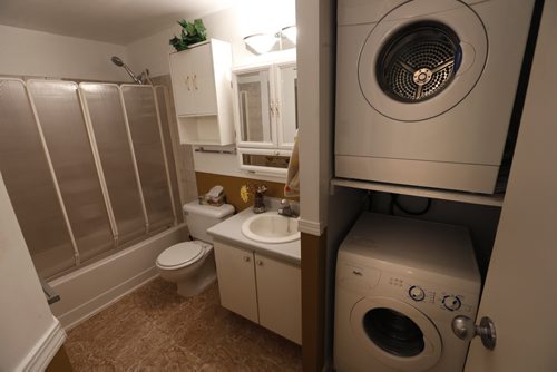 Homes. 80 Plaza Drive, Suite 2705. Bathroom with in suite laundry. The realtor is Glen MacAngus.  Todd Lewys story Wayne Glowacki / Winnipeg Free Press Dec. 15   2015