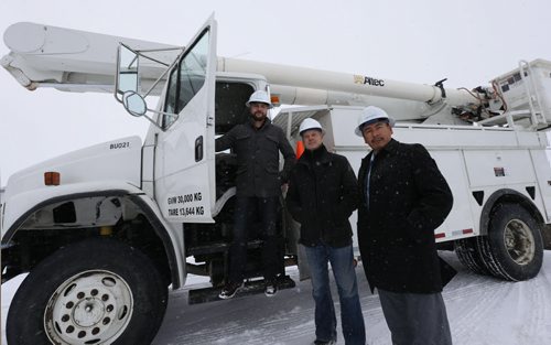 From left, Reg Beardy, Kristinn Finnson and Ralph Beardy with Wawasum Energy beside their  bucket truck. Martin Cash story.Wayne Glowacki / Winnipeg Free Press Dec. 17  2015
