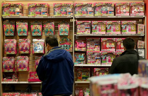 Customers shopping for Shopkins for his 9 year old daughter inside the Showcase Store at Polo Park, Sunday, December 20, 2015. (TREVOR HAGAN/WINNIPEG FREE PRESS)