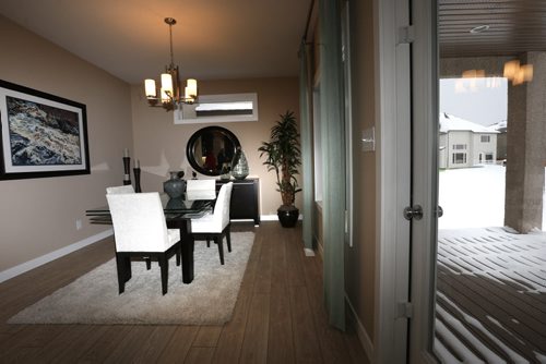 Homes 19 Cotswold Place in River Park South. The dining room and at right is the door to the back deck. The Qualico sales rep is Brenda Johnson.  Todd Lewys story Wayne Glowacki / Winnipeg Free Press Dec. 21  2015