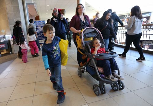 Jeremy and Jinelle Kehler and their kids, Daniel, 6, Aleena, 2, and Jakob, 5, shopping together at Polo Park, Saturday, December 26, 2015. (TREVOR HAGAN / WINNIPEG FREE PRESS)