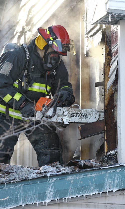 Firefighters work on putting out a fire in a house on Parr Street close to Dufferin Ave Sunday afternoon. No word on injuries or damage.  151227 December 27, 2015 MIKE DEAL / WINNIPEG FREE PRESS
