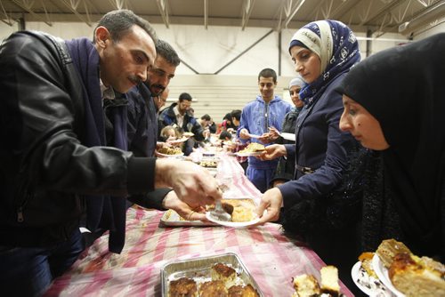 December 27, 2015 - 151227  - Members of the Grand Mosque on Waverley held a dinner for new Syrians Sunday, December 27, 2015.  John Woods / Winnipeg Free Press