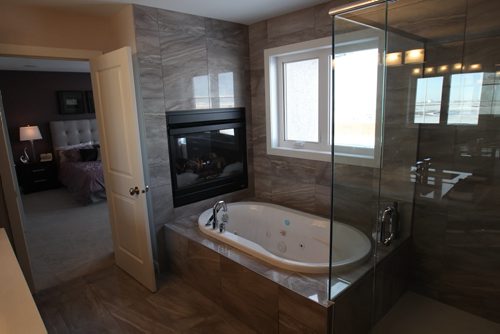 327 Stan Bailie Drive in South Point a A & S Home-See Todd Lewys story-Ensuite second level- Dec 28, 2015   (JOE BRYKSA / WINNIPEG FREE PRESS)