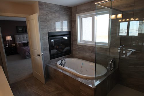 327 Stan Bailie Drive in South Point a A & S Home-See Todd Lewys story-Ensuite second level- Dec 28, 2015 (JOE BRYKSA / WINNIPEG FREE PRESS)