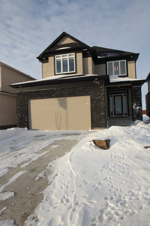 327 Stan Bailie Drive in South Point a A & S Home-See Todd Lewys story- Dec 28, 2015 (JOE BRYKSA / WINNIPEG FREE PRESS)