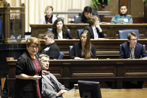 December 28, 2015 - 151228  - Students listen to former politician Judy Wasylycia-Leis, NDP, who was joined by Judy Smith, PC, Jerry Storie, NDP, and Herold Driedger, Lib, during the Bear Pit at the Youth Parliament of Manitoba Monday, December 28, 2015.  John Woods / Winnipeg Free Press