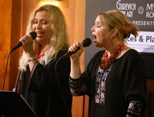 The Todaschuk sisters (Rosemarie (left) and Charlene) sing carols from their recording the Spirit of Ukrainian Christmas with the Todaschuk Sisters at McNally Robinson on Jan. 2, 2016. Photo by Jason Halstead/Winnipeg Free Press RE: Feature on Ukrainian Christmas