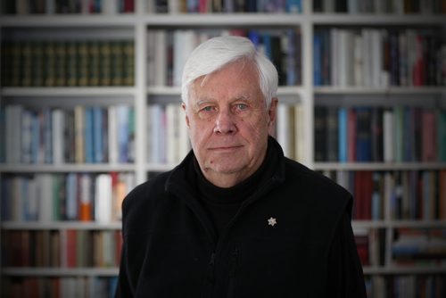 January 3, 2016 - 160103  - Tom Denton, the executive director of Hospitality House Refugee Ministry and a member of the Sponsorship Agreement Holders Council of Canada, who says the federal government  should bump up the number of privately sponsored refugees it accepts every year from 6500 to 100,000 is photographed in his home Sunday, January 3, 2016.  John Woods / Winnipeg Free Press