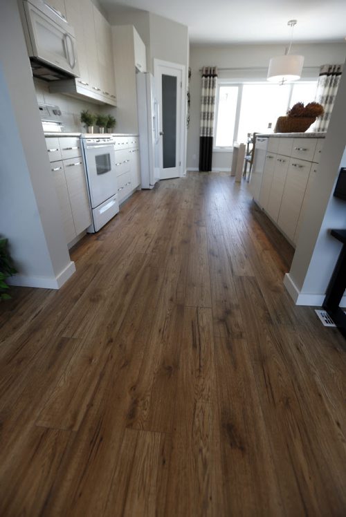 Homes. 148 Cherrywood Road in Bridgwater Trails. View of flooring from the living room to the kitchen. Kensington Homes sales rep is Heather Daniels.  Todd Lewys story Wayne Glowacki / Winnipeg Free Press Jan. 4 2016