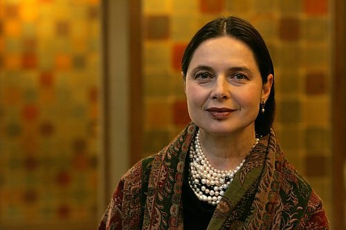 BORIS MINKEVICH / WINNIPEG FREE PRESS  080204 Isabella Rossellini poses for a photo at the Fairmont Hotel in Winnipeg.