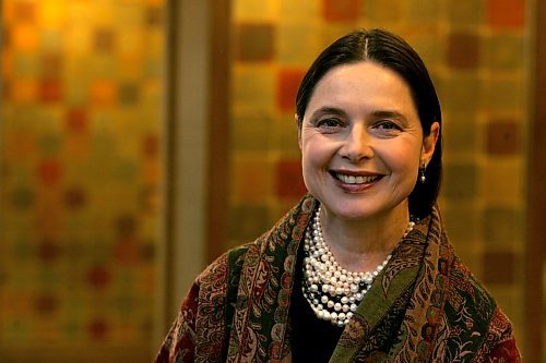 BORIS MINKEVICH / WINNIPEG FREE PRESS  080204 Isabella Rossellini poses for a photo at the Fairmont Hotel in Winnipeg.