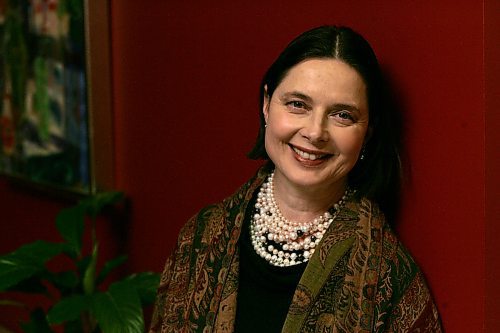 BORIS MINKEVICH / WINNIPEG FREE PRESS  080204 Isabella Rossellini poses for a photo at the Fairmont Hotel in Winnipeg.