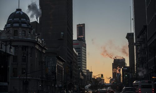 DAVID LIPNOWSKI / WINNIPEG FREE PRESS 160109  The sun sets over downtown Saturday January 9, 2016.