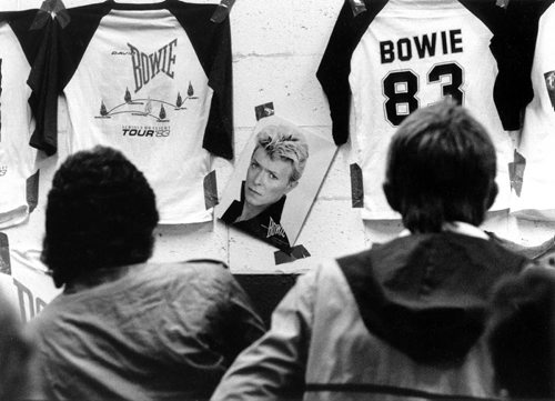 Fans stand in line to purchase t-shirts and commemorative books during the David Bowie concert at the Winnipeg Stadium on September 14, 1983. Dave Johnson / Winnipeg Free Press