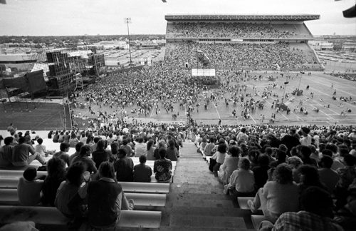 David Bowie concert August 19, 1987. Fans fill Winnipeg Stadium during the David Bowie Glass Spider concert. Todd Korol / Winnipeg Free Press