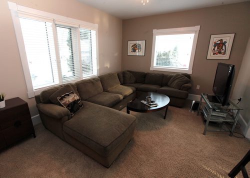 Family ROom 490 Kingsway in Crescentwood, See Todd's story.  January 11, 2016 - (Phil Hossack / Winnipeg Free Press)