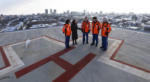 Health Minister Sharon Blady with STARS crew members from left, Sarah Painter, Flight Nurse, Ray Rempel, Flight Paramedic, Paul Adams, Pilot and Dave Harding, Pilot on the the Helipad atop the roof of the Diagnostic Centre of Excellence at HSC Winnipeg that will be in use late spring .  Larry Kusch story Wayne Glowacki / Winnipeg Free Press Jan. 12 2016