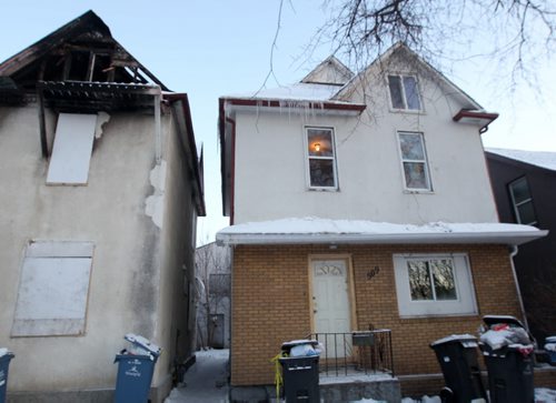 House in 500 block of William Ave, right, where Winnipeg Police were investigating a murder from 6PM yesterday- See Story- Jan 13, 2016  edit: victim is Cynthia Marie French
 (JOE BRYKSA / WINNIPEG FREE PRESS)