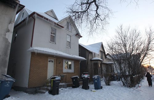 House in 500 block of William Ave where Winnipeg Police were investigating a murder from 6PM yesterday- See Story- Jan 13, 2016   (JOE BRYKSA / WINNIPEG FREE PRESS)
