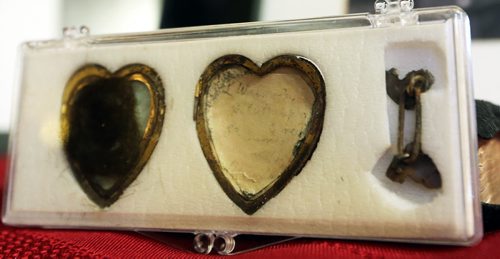 Jim and Patricia Halliday, from near Boissevain, with a locket that belonged to Private Sidney Halliday, who was killed in the First World War and will have a lake named in his honour, Wednesday, January 13, 2016. (TREVOR HAGAN/WINNIPEG FREE PRESS)