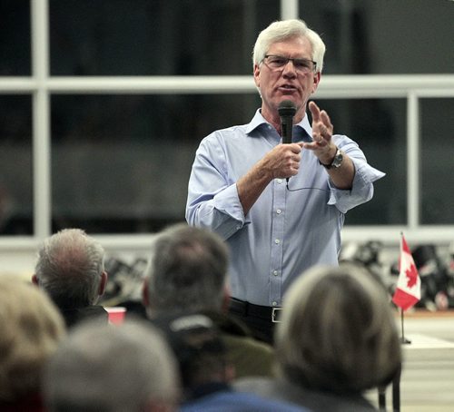 Newly elected Liberal MP and Minister of Natural Resources Jim Carr holds court at the Riverview Community Club Wednesday evening. See Ashley Prest story. January 13, 2016 - (Phil Hossack / Winnipeg Free Press)