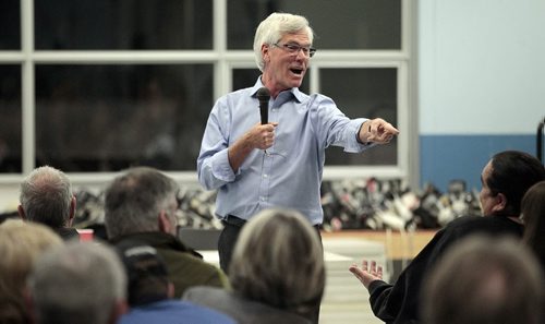 Newly elected Liberal MP and Minister of Natural Resources Jim Carr holds court at the Riverview Community Club Wednesday evening. See Ashley Prest story. January 13, 2016 - (Phil Hossack / Winnipeg Free Press)