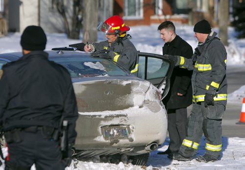 MVC Montrose and Corydon. 2 cars involved. No injuries. Car hit house. BORIS MINKEVICH / WINNIPEG FREE PRESS January 15, 2016