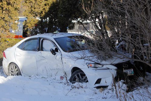 MVC Montrose and Corydon. 2 cars involved. No injuries. Car hit house. BORIS MINKEVICH / WINNIPEG FREE PRESS January 15, 2016