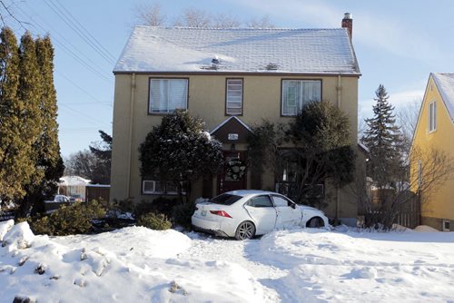 MVC Montrose and Corydon. 2 cars involved. No injuries. Car hit house. BORIS MINKEVICH / WINNIPEG FREE PRESS January 15, 2016