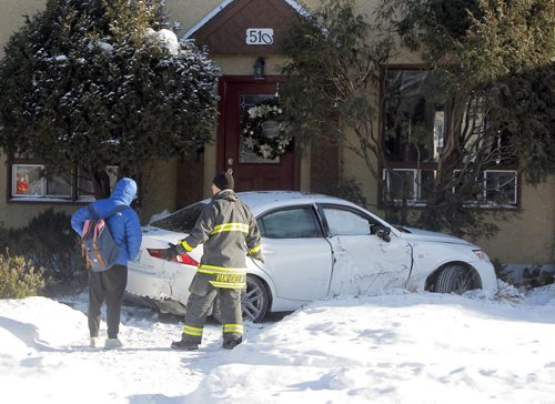 MVC Montrose and Corydon. 2 cars involved. No injuries. Car hit house. BORIS MINKEVICH / WINNIPEG FREE PRESS January 15, 2016