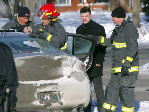 MVC Montrose and Corydon. 2 cars involved. No injuries. Car hit house. BORIS MINKEVICH / WINNIPEG FREE PRESS January 15, 2016