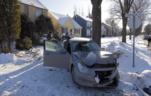 MVC Montrose and Corydon. 2 cars involved. No injuries. Car hit house. BORIS MINKEVICH / WINNIPEG FREE PRESS January 15, 2016