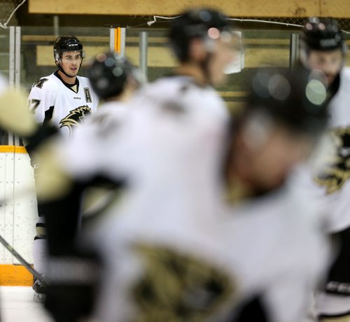 Manitoba Bisons' Jordan DePape, during warmup at the University of Manitoba, Friday, January 15, 2016. (TREVOR HAGAN/WINNIPEG FREE PRESS)