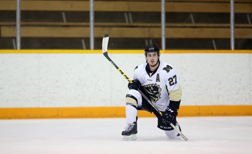 Manitoba Bisons' Jordan DePape, during warmup at the University of Manitoba, Friday, January 15, 2016. (TREVOR HAGAN/WINNIPEG FREE PRESS)