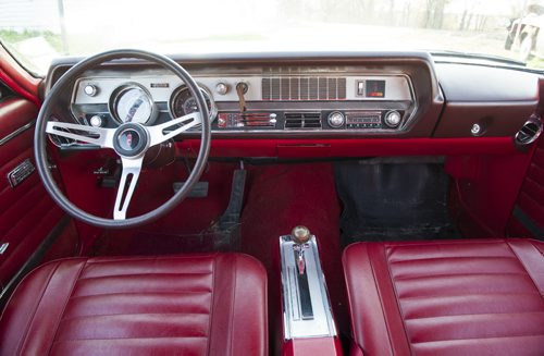 DAVID LIPNOWSKI / WINNIPEG FREE PRESS 151023  Brian Klassen's 1967 Oldsmobile 442   For Classic Cruising