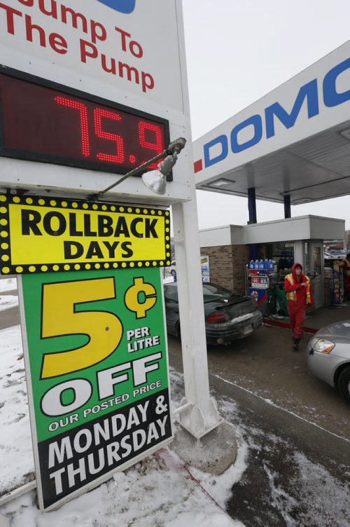 Domo gas bar on Regent Ave. W. at 75.9 per litre for regular gasoline Wednesday.  Gas Price story. Wayne Glowacki / Winnipeg Free Press Jan. 20 2016