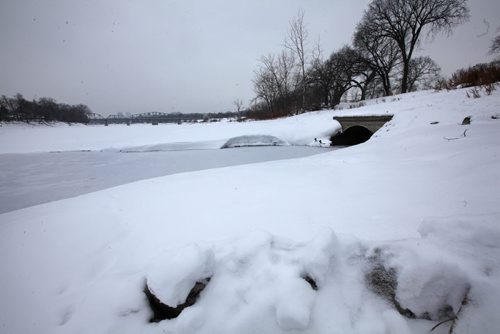 Culvert that opens into the Red River at St. John's Park on Main Street and Mountain Ave. View looking north east. View looking south,     See story on raw sewage emptying into the river.   Aldo Santin.  Jan 20, 2016 Ruth Bonneville / Winnipeg Free Press