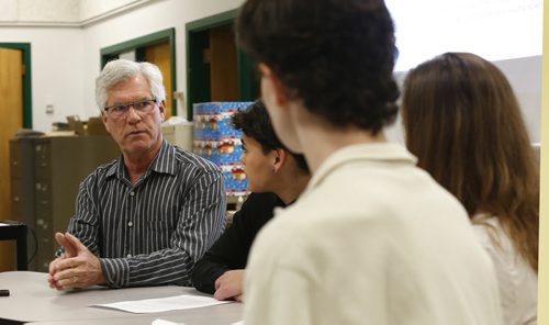 Jim Carr, Canadian Minister of Natural Resources meets with the Kelvin High School Environmental Action Committee to discuss Canadas climate and environmental policy Friday morning.  Bill Redekop story. Wayne Glowacki / Winnipeg Free Press Jan. 22 2016