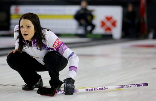 Kerri Einarson watches her shot during the 1 vs 1 playoff game during the 2016 Scotties Tournament of Hearts in Beausejour, Saturday, January 23, 2016. (TREVOR HAGAN/WINNIPEG FREE PRESS)