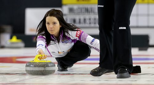Kerri Einarson throws her shot during the 1 vs 1 playoff game during the 2016 Scotties Tournament of Hearts in Beausejour, Saturday, January 23, 2016. (TREVOR HAGAN/WINNIPEG FREE PRESS)