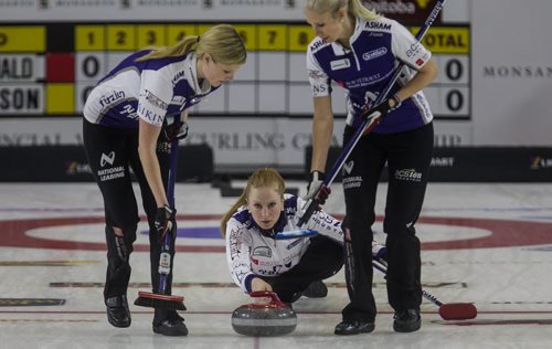 Skip Kristy McDonald throws a rock against Team Einarson during the finals of the Scotties Tournament of Hearts in Beausejour, Manitoba, Sunday afternoon. 160124 - Sunday, January 24, 2016 -  MIKE DEAL / WINNIPEG FREE PRESS