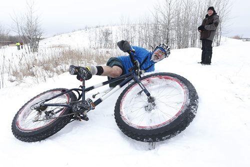 January 24, 2016 - 160124  -  As Fred Klatt looks on Dan Prowse falls as he competes in the Winnipeg Whyteout Fat Bike Race at Fort Whyte Alive Sunday, January 24, 2016. This is  Manitobas first endurance fat bike-only race.   John Woods / Winnipeg Free Press