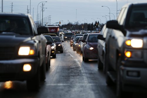 January 26, 2016 - 160126  -  Traffic at the Waverley CN Rail crossing Tuesday, January 26, 2016. John Woods / Winnipeg Free Press