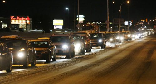 January 26, 2016 - 160126  -  Traffic at the Waverley CN Rail crossing Tuesday, January 26, 2016. John Woods / Winnipeg Free Press