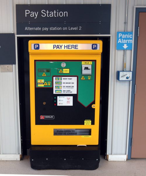 The  pay station at the William multi-level parkade near the Heath Sciences Centre-See Larry Kusch Saturday Special story- Jan 29, 2016   (JOE BRYKSA / WINNIPEG FREE PRESS)