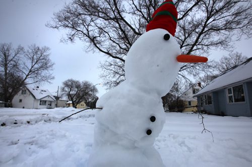 A snowman in front of a family home in south Tuxedo leans over as it melts under the winter heat wave Friday afternoon. Standup photo  Jan 29, 2016 Ruth Bonneville / Winnipeg Free Press