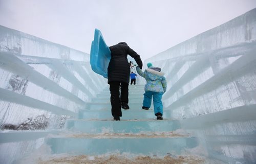 Kids and and families climb the stairs to the great Ice Caste slide at The Great Ice Show at the Forks Saturday. Standup photo  Jan 30, 2016 Ruth Bonneville / Winnipeg Free Press
