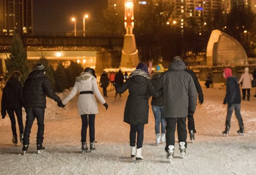 DAVID LIPNOWSKI / WINNIPEG FREE PRESS 160130  People skate on the river trail Saturday January 30, 2016.